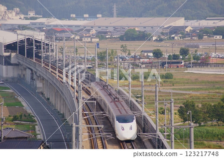 新玉名站附近運行的九州新幹線 800 系列車 123217748