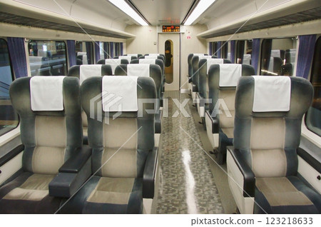 2000 系列綠色車的內裝 2000 系列綠色車的內裝 123218633