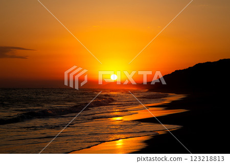 小松原海灘的日落和晚霞（愛知縣豐橋市） 123218813