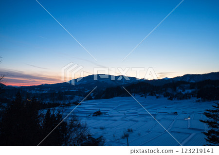 白雪皚皚的沢原平梯田 123219141