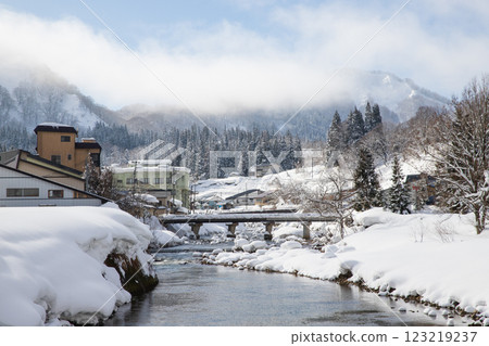 Snowy scenery at Hijiori Onsen 123219237