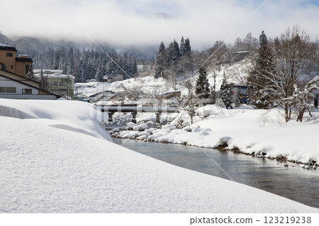 Snowy scenery at Hijiori Onsen 123219238