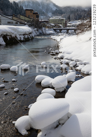 Snowy scenery at Hijiori Onsen 123219239