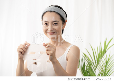 Smiling woman holding a pack 123220287