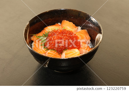 Salmon and salmon roe bowl at an izakaya Salmon and salmon roe bowl at an izakaya 123220759