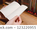 讀平裝書的人 123220955