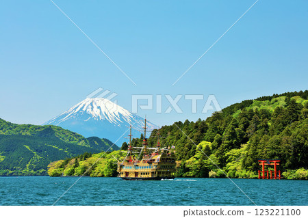 Early summer in Hakone: blue skies, pirate ships and Mt. Fuji 123221100