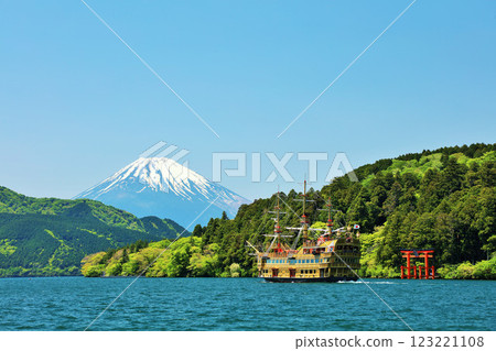 Early summer in Hakone: blue skies, pirate ships and Mt. Fuji 123221108
