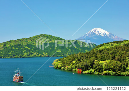 初夏的箱根和富士山的藍天和綠意 123221112