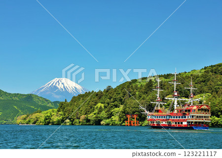 Early summer in Hakone: blue skies, pirate ships and Mt. Fuji 123221117