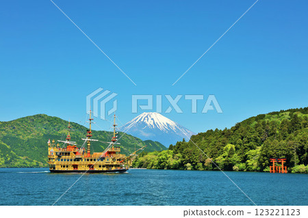 初夏的箱根、藍天、海盜船、富士山 123221123