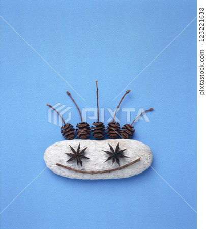 Expressive stone characters drawn with natural materials 123221638