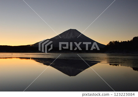 Mount Fuji at sunrise 123223084