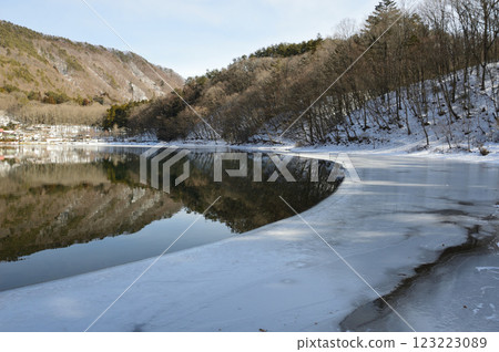 冰凍的湖水汐蓮 123223089