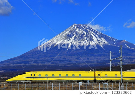 Doctor Yellow T4 train being sent to the police and Mount Fuji 123223602