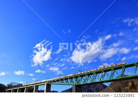 12-car Chuo Line rapid train and Torisawa Bridge 123223891