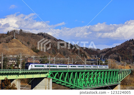 Chuo Line express train crossing Torisawa Bridge Chuo Line express train crossing Torisawa Bridge 123224005