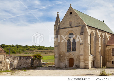 The Saint Christopher chapel of the Moisy-le-Temple commandery in Montigny-l'Allier 123225378