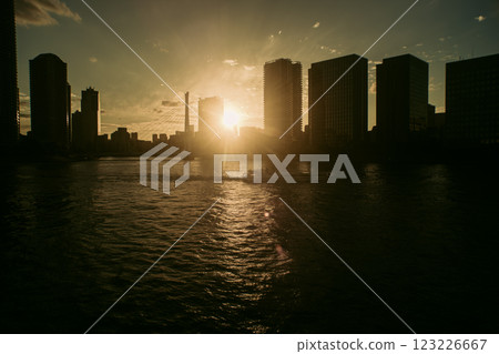 隅田川市和中央橋（東京，海濱夜景） 123226667