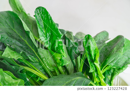  Fresh spinach 123227428