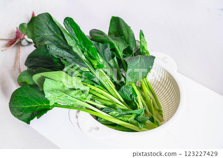 菠菜洗淨後 123227429