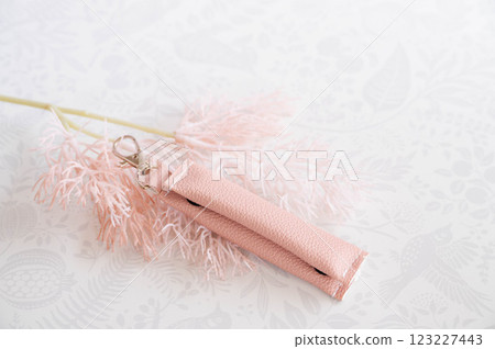 Spring-colored coin purse 123227443