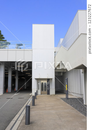 An outdoor elevator going up and down between the 1st floor parking lot and the 2nd floor corridor at Haneda Innovation City 123227672