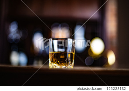 Bar image, bartender, bar, alcohol, unblended, whiskey, brandy, glass, counter, drinking 123228182
