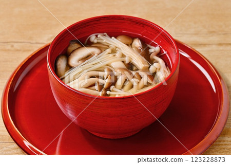 Mushroom soup, mushroom soup. Shimeji mushrooms, shiitake mushrooms, enoki mushrooms. 123228873