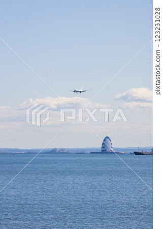 Haneda Airport seen from the mouth of the Tama River, a landing plane 123231028