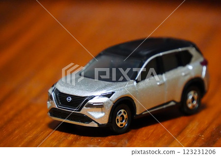 Car miniature (SUV - X-Trail) 123231206