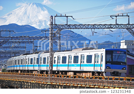 小田急小田原線、新松田澀澤、小田急4000系列、4054列車 小田急小田原線、新松田澀澤、小田急4000系列、4054列車 123231348