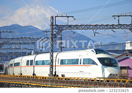 Odakyu Odawara Line, Shin-Matsuda-Shibusawa, Odakyu 50000 series, 50002 train, Hakone VSE 123231625