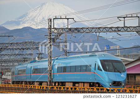 小田急小田原線、新松田澀澤、小田急 60000 系列、60052 列車、箱根 MSE 123231627