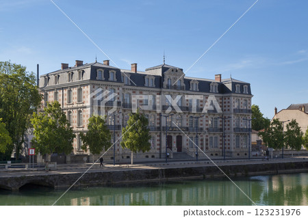 The hotel Les Jardins Du Mess in Verdun 123231976