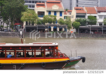 Facades of colorful buildings of Clarke Qua and Singapore River Facades of colorful buildings of Clarke Qua and Singapore River 123232124