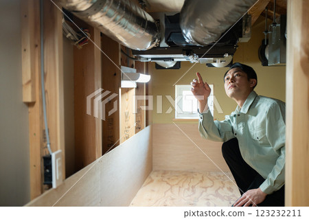 工人檢查 123232211