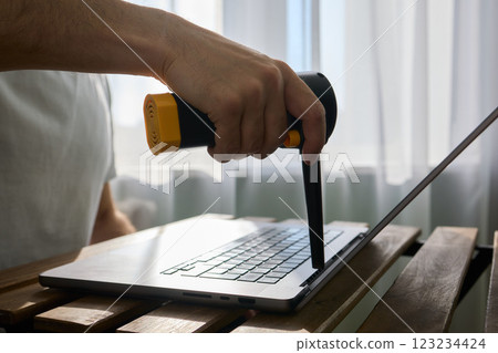 Explore the Innovative Cleaning Technology designed specifically for Laptops and more Explore the Innovative Cleaning Technology designed specifically for Laptops and more 123234424