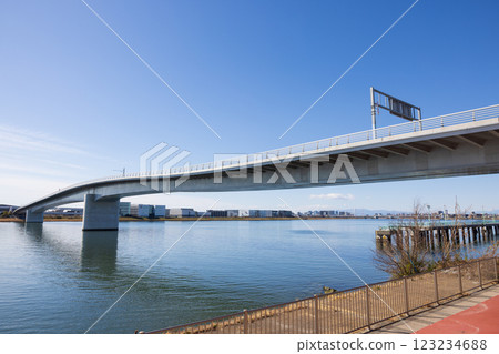 連接東京和川崎的多摩川天空橋景觀 連接東京和川崎的多摩川天空橋景觀 123234688