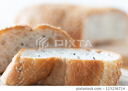 芝麻法國麵包的圖片（庫存照片） 123236714