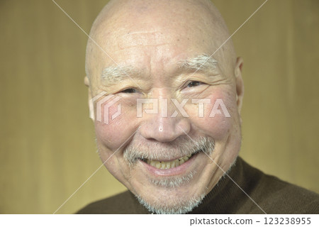 Smiling bearded old man Smiling bearded old man 123238955