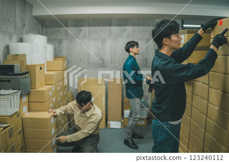 Warehouse work 123240112