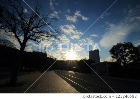 Sunset seen from Minato Mirai Park 123240588
