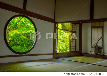 Spring enlightenment windows and stray windows of Kyoto Genkoan Spring enlightenment windows and stray windows of Kyoto Genkoan 123241038