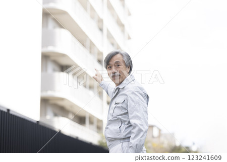 Apartment and man in work clothes 123241609