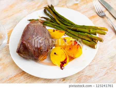 Grilled veal served with potato and asparagus 123241761