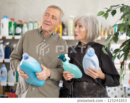 Married couple choose detergent and spray together in supermarket 123241853