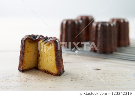 Canelé de Bordeaux 西式甜點圖片 Canelé de Bordeaux 西式甜點圖片 123242319