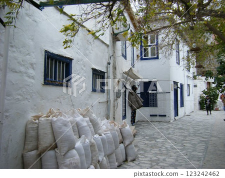Cobblestone alleys of the white city of southern Europe 123242462
