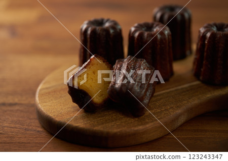 Canelé de Bordeaux Western sweets image Canelé de Bordeaux Western sweets image 123243347